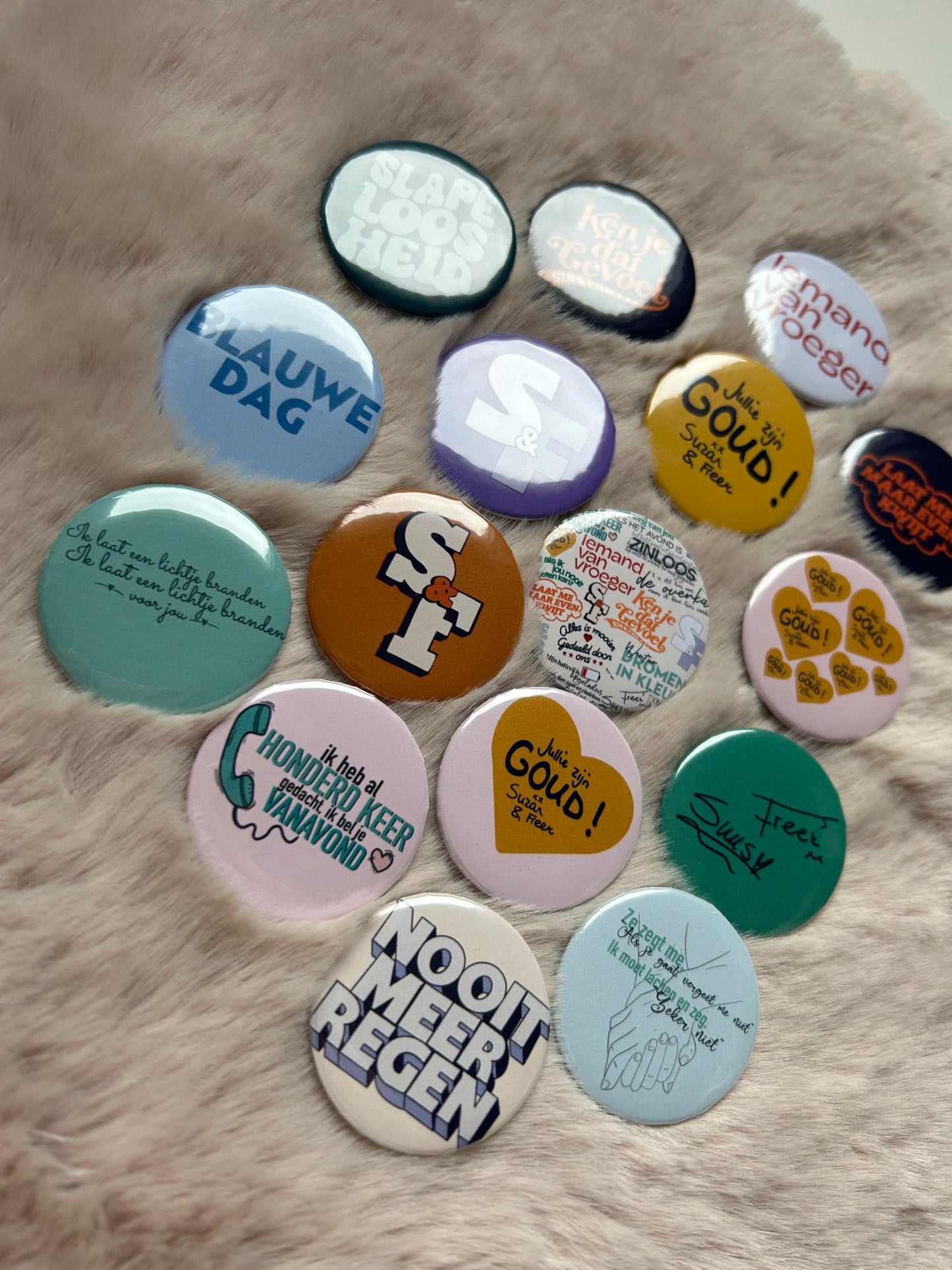 Suzan & Freek || Buttons