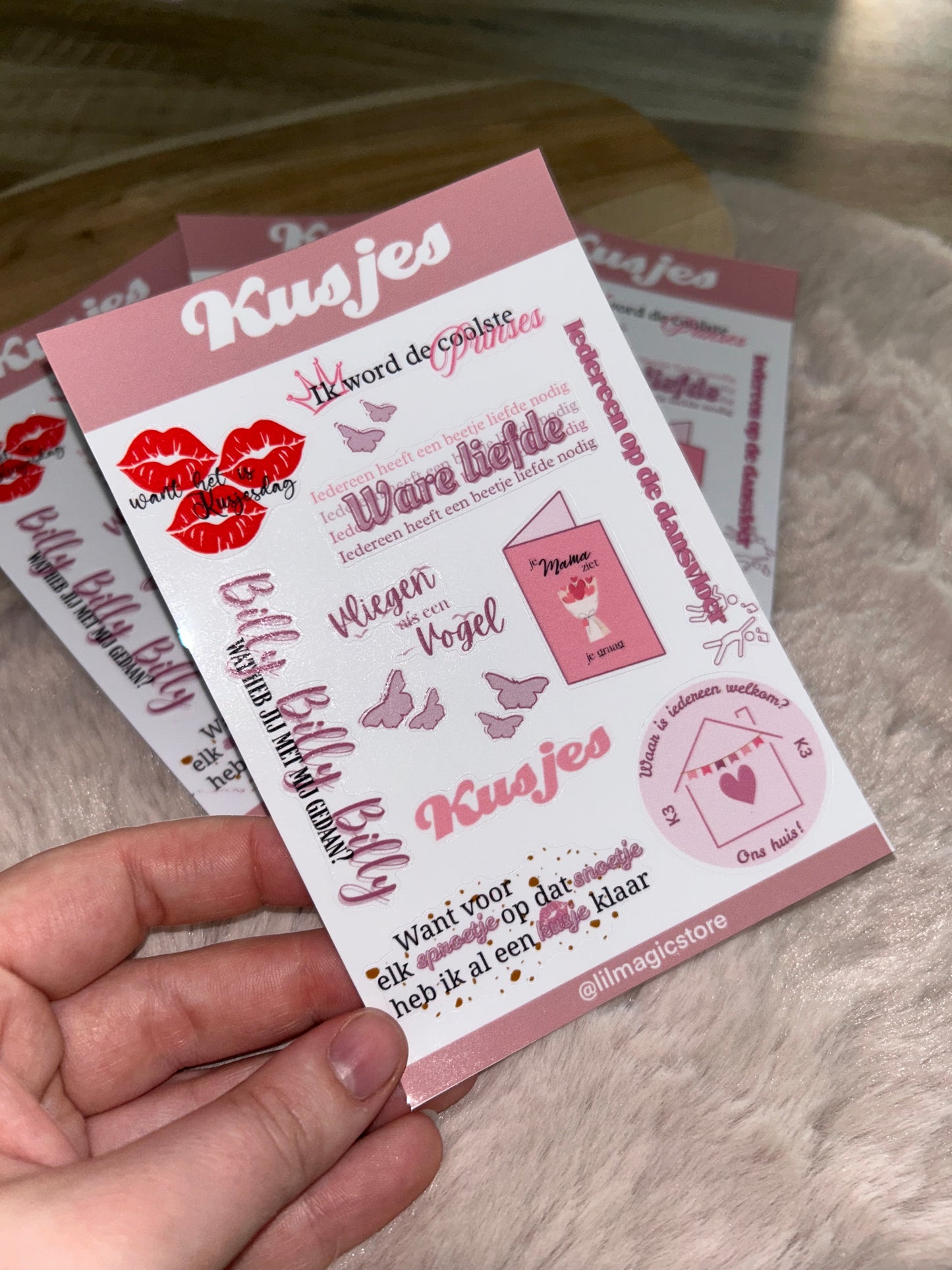 Kusjes Sticker-Sheet || K3 Originals x Lil Magic Store Collectie