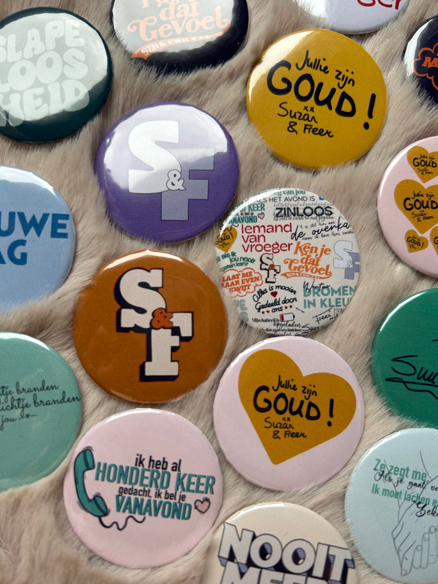 Suzan & Freek || Buttons