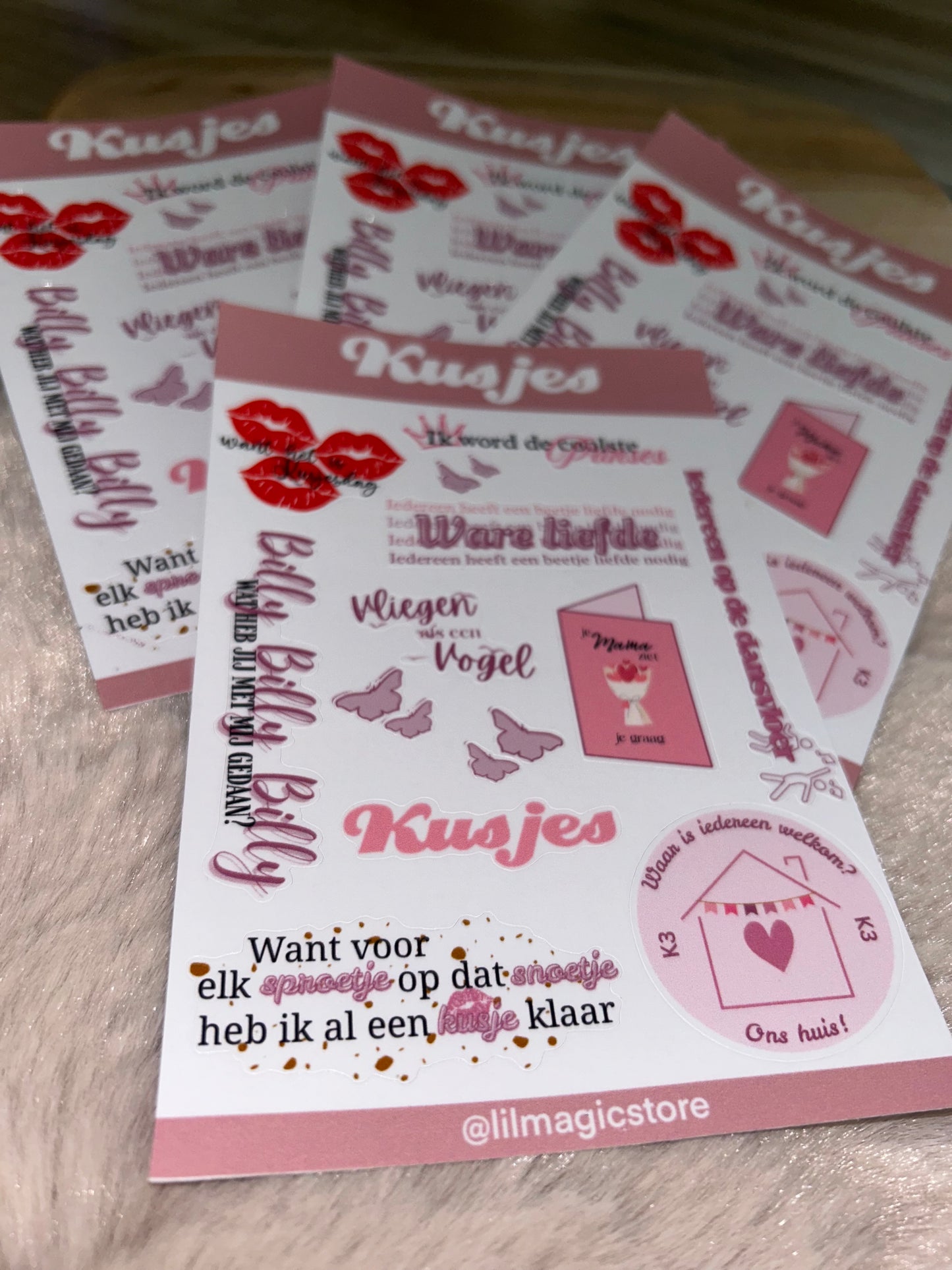 Kusjes Sticker-Sheet || K3 Originals x Lil Magic Store Collectie
