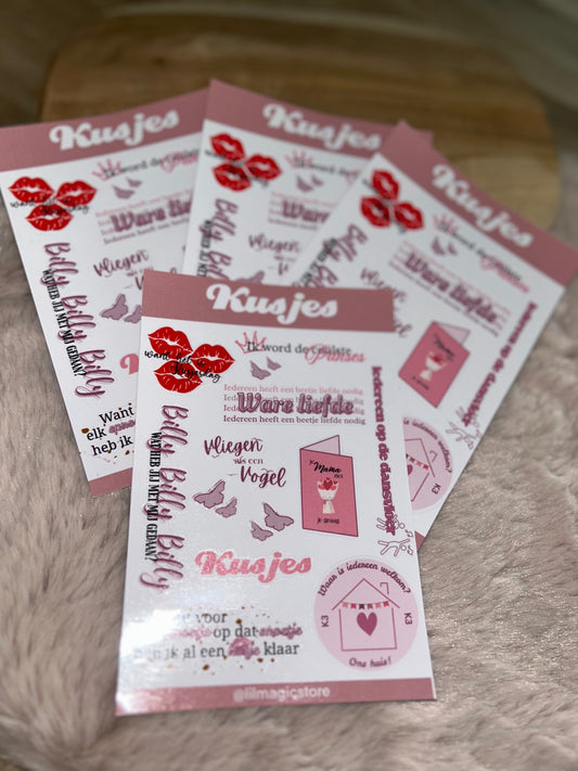 Kusjes Sticker-Sheet || K3 Originals x Lil Magic Store Collectie