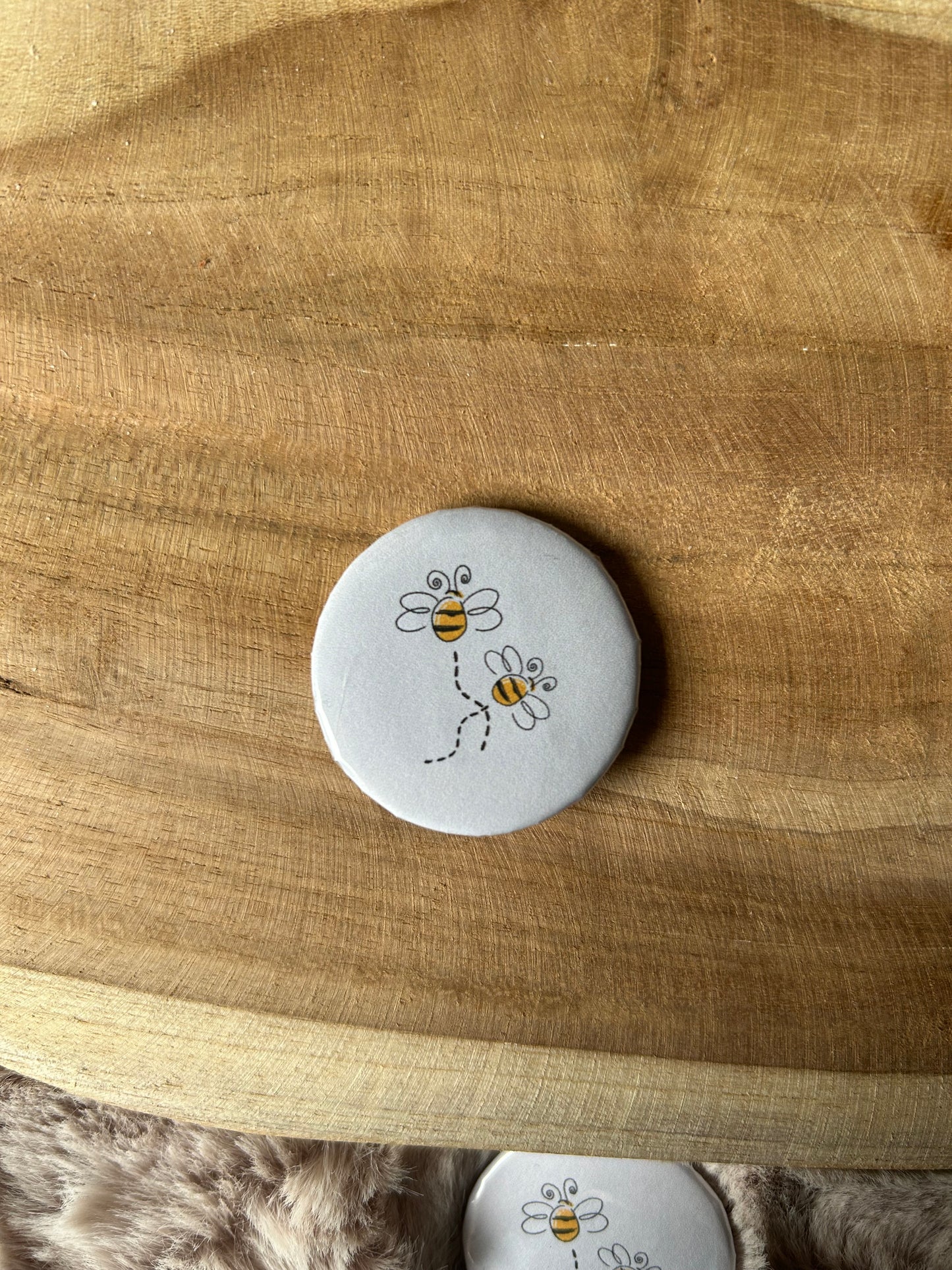 Bridgerton: bees Buttons